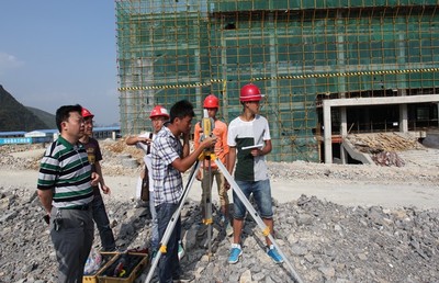 材料與建筑工程學院領導深入花溪校區工地檢查學生實習情況——聚焦環保建設工程專業施工實踐